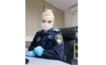 Uloga žene u policiji prezentirana kroz seriju fotografija policijskih službenica na dužnosti