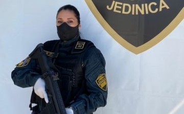 Uloga žene u policiji prezentirana kroz seriju fotografija policijskih službenica na dužnosti